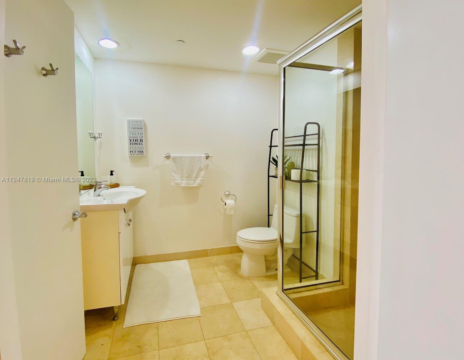 Ver detalles 2008 3 / 3 1571 sq. ft. $ 2022-11-23 0 foto