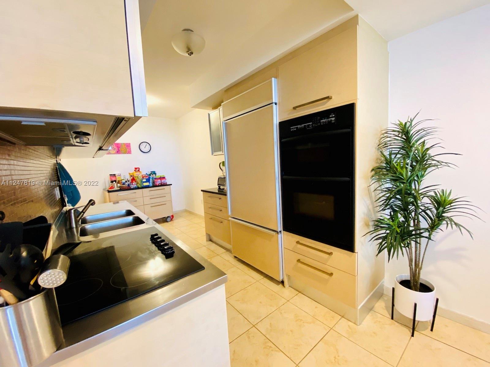 Ver detalles 2008 3 / 3 1571 sq. ft. $ 2022-11-23 0 foto