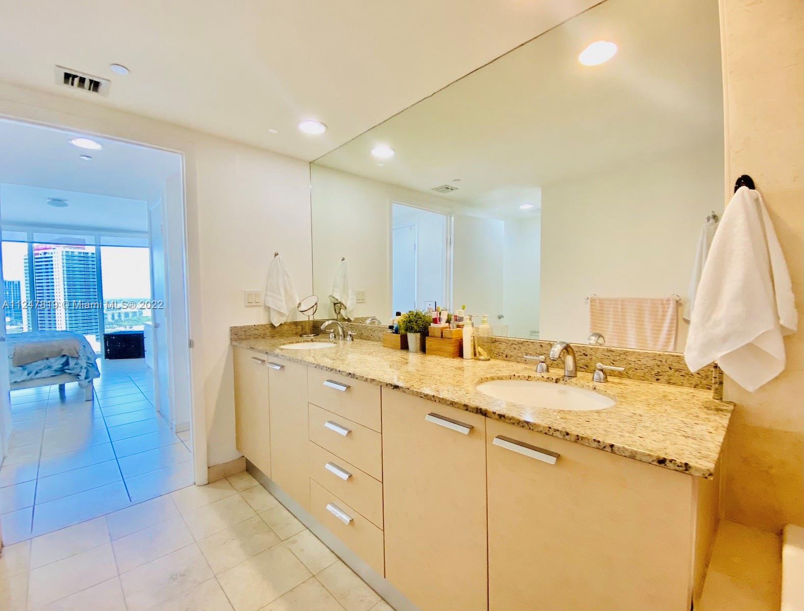 Ver detalles 2008 3 / 3 1571 sq. ft. $ 2022-11-23 0 foto