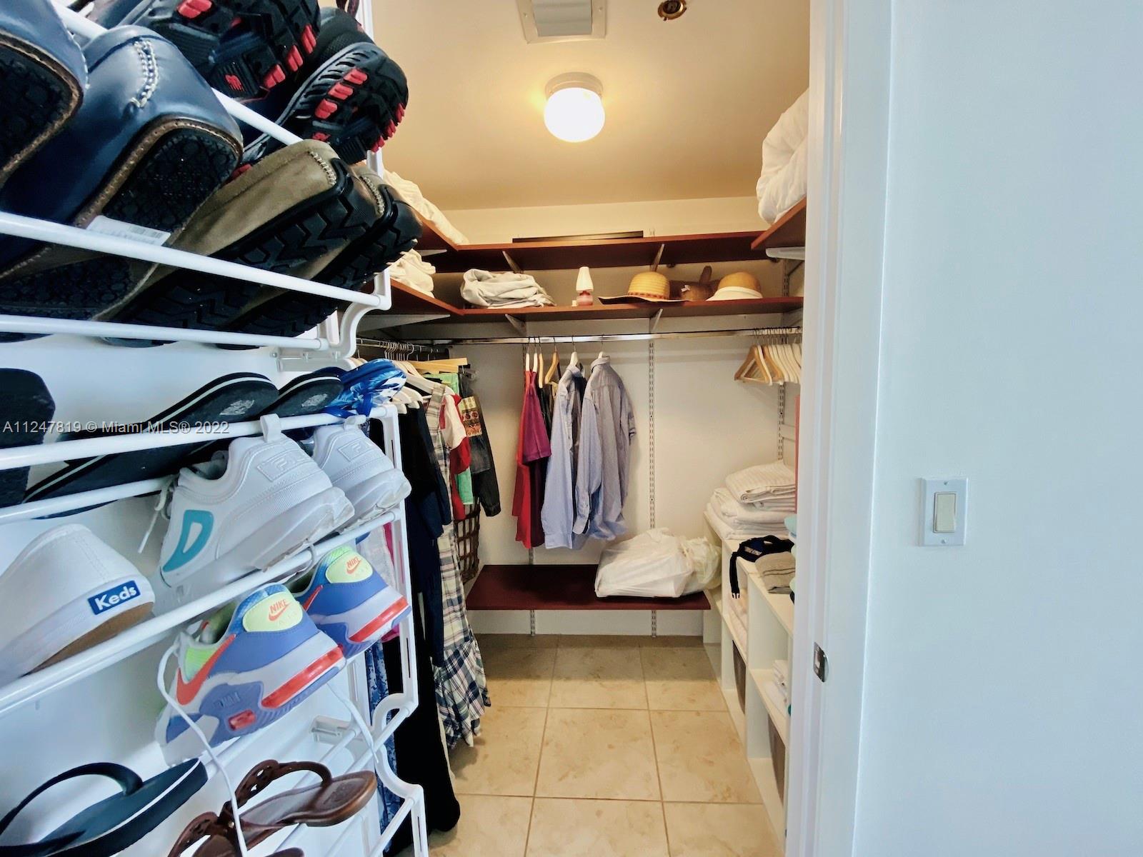 Ver detalles 2008 3 / 3 1571 sq. ft. $ 2022-11-23 0 foto