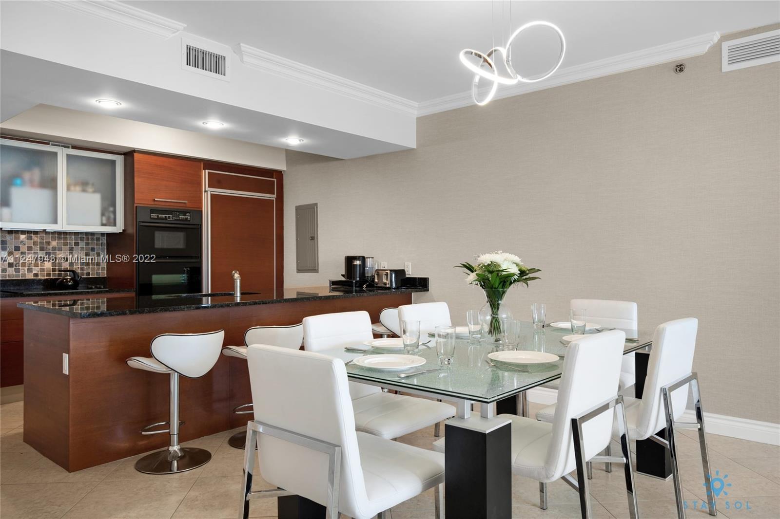 Ver detalles 1203 3 / 2 1841 sq. ft. $ 2022-10-10 0 foto