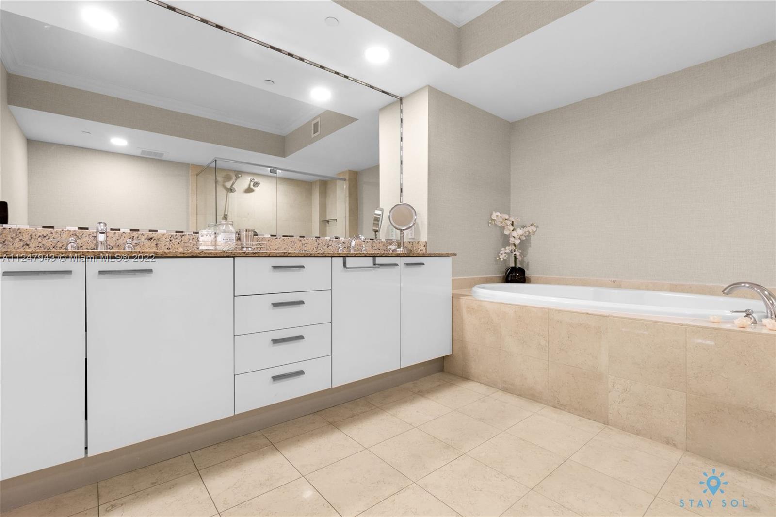 Ver detalles 1203 3 / 2 1841 sq. ft. $ 2022-10-10 0 foto