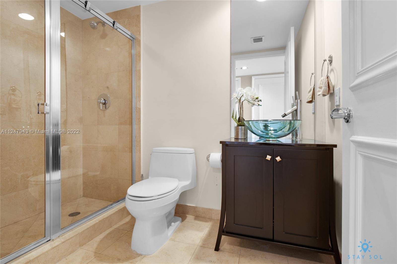 Ver detalles 1203 3 / 2 1841 sq. ft. $ 2022-10-10 0 foto