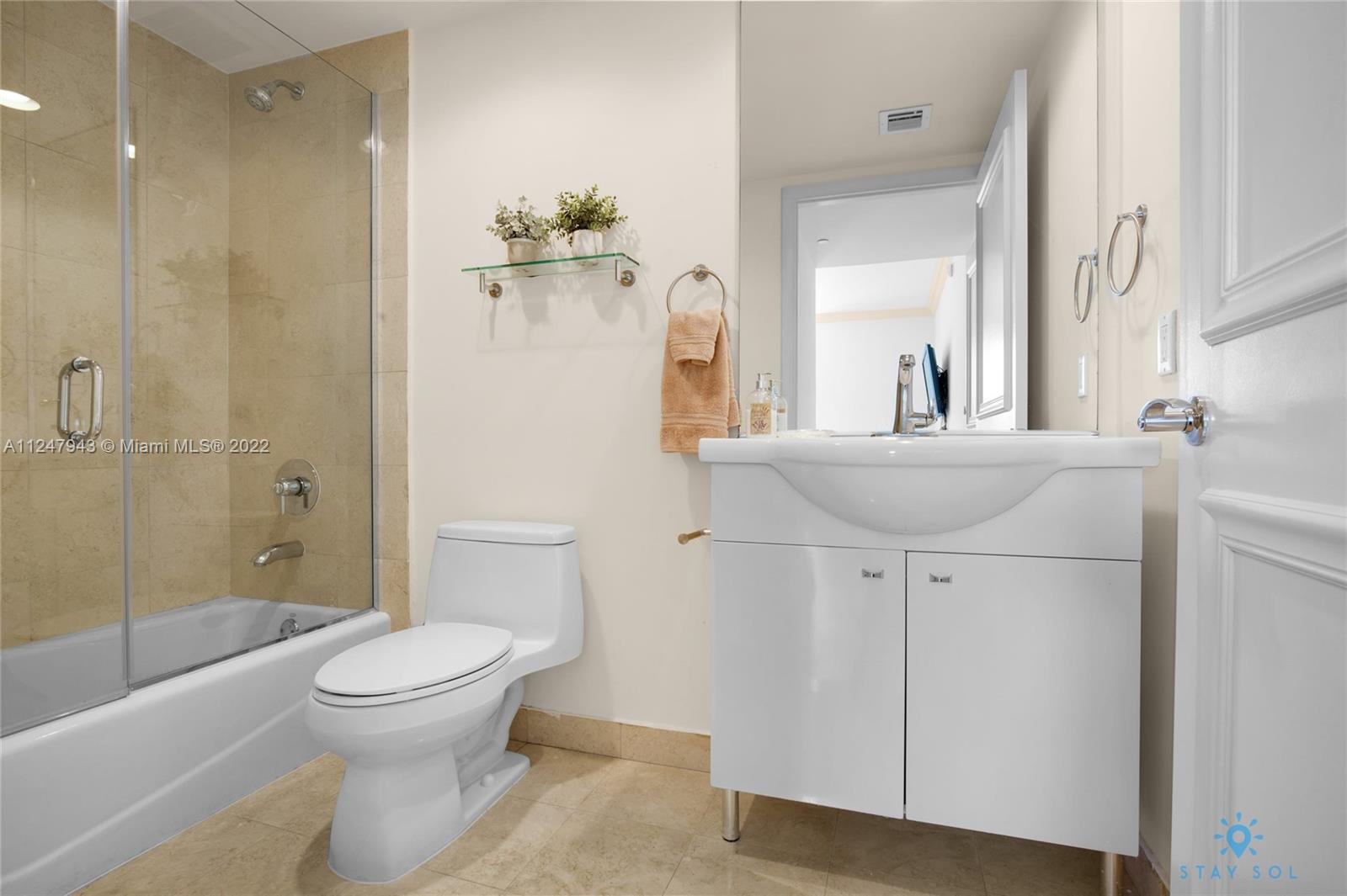 Ver detalles 1203 3 / 2 1841 sq. ft. $ 2022-10-10 0 foto