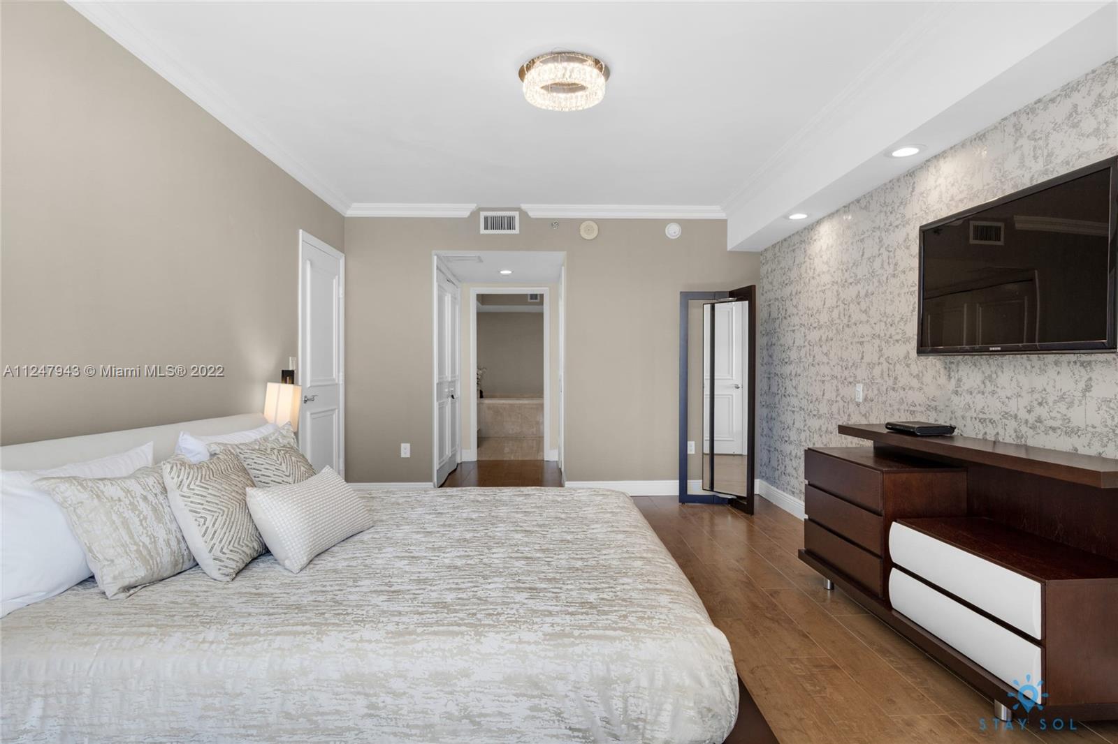 Ver detalles 1203 3 / 2 1841 sq. ft. $ 2022-10-10 0 foto