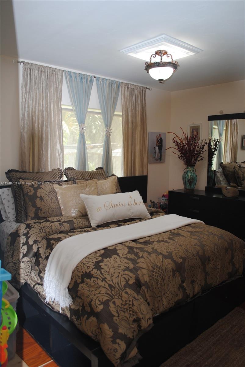 See details / 2760 sq. ft. $ 2023-01-04 0 Photo