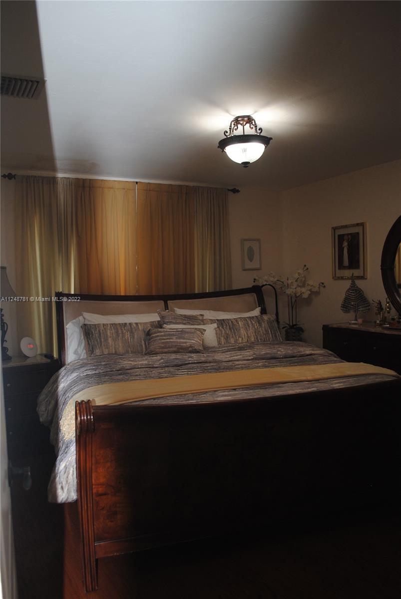 See details / 2760 sq. ft. $ 2023-01-04 0 Photo