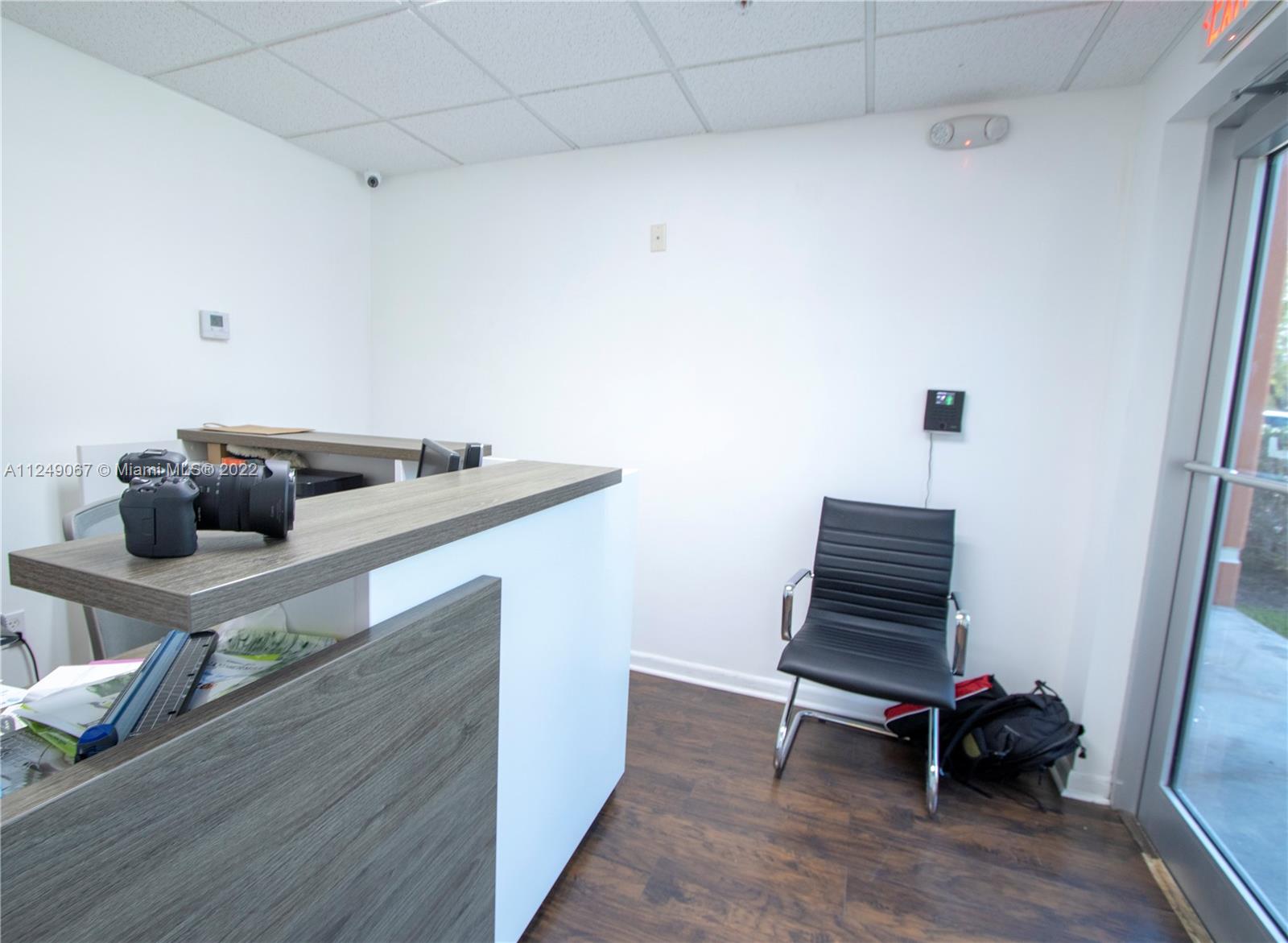 See details 169 / sq. ft. $ 2022-09-30 0 Photo
