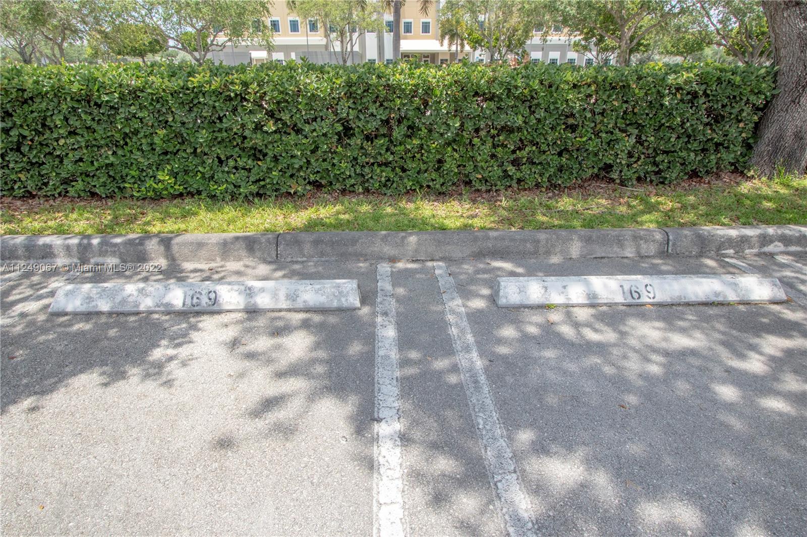 See details 169 / sq. ft. $ 2022-09-30 0 Photo