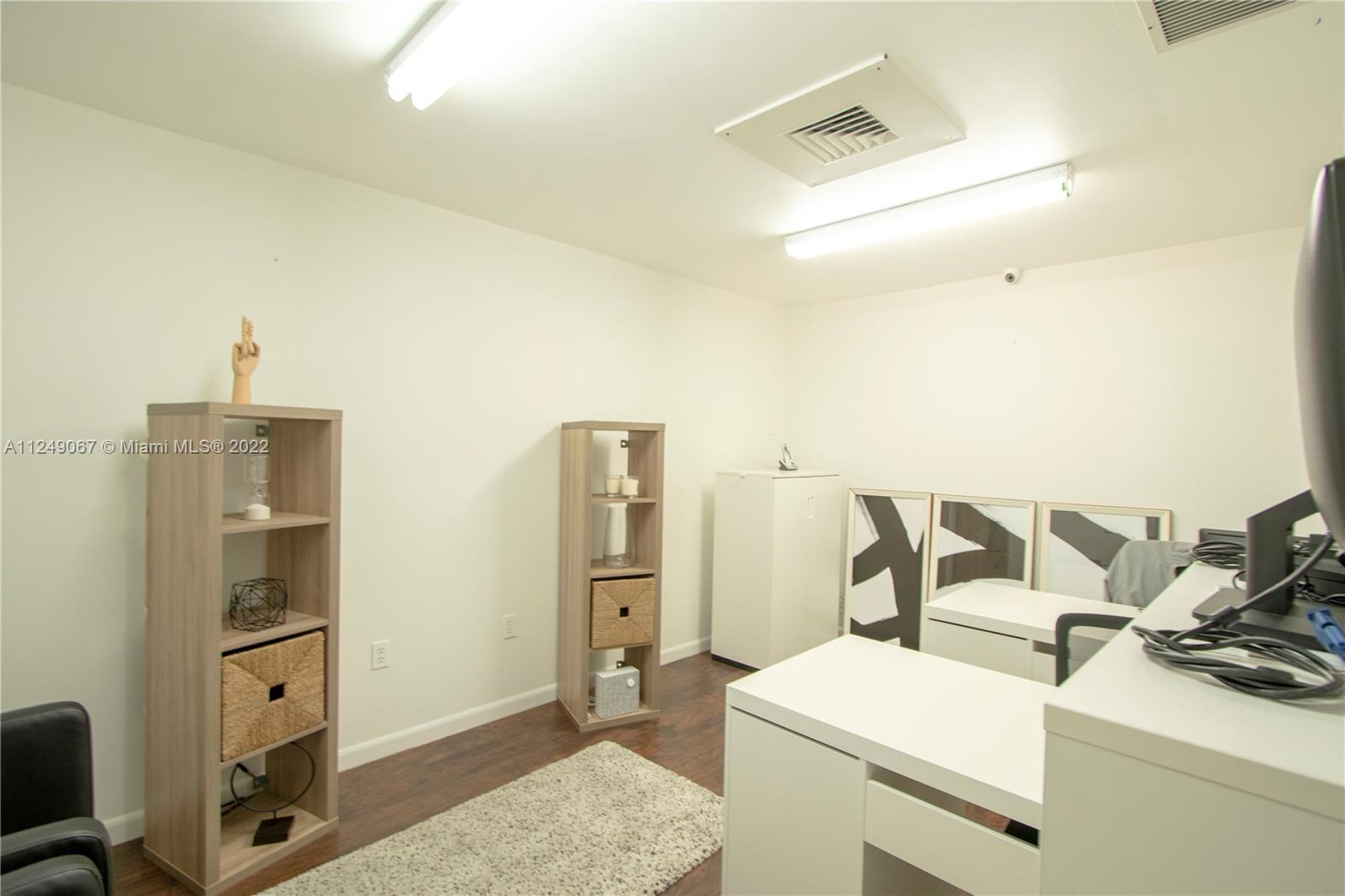 See details 169 / sq. ft. $ 2022-09-30 0 Photo