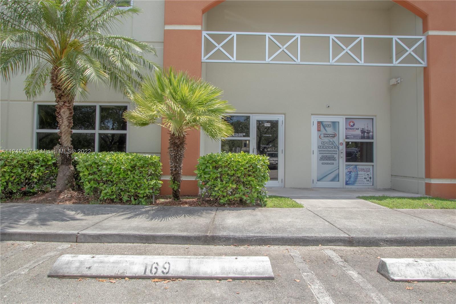 See details 169 / sq. ft. $ 2022-09-30 0 Photo
