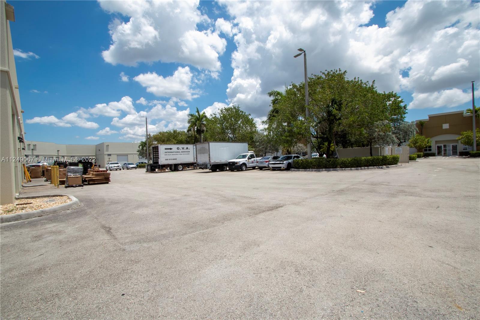 See details 169 / sq. ft. $ 2022-09-30 0 Photo