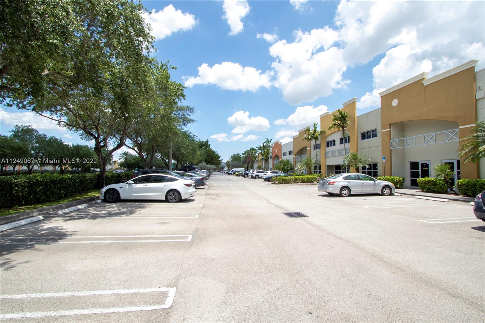 See details 169 / sq. ft. $ 2022-09-30 0 Photo
