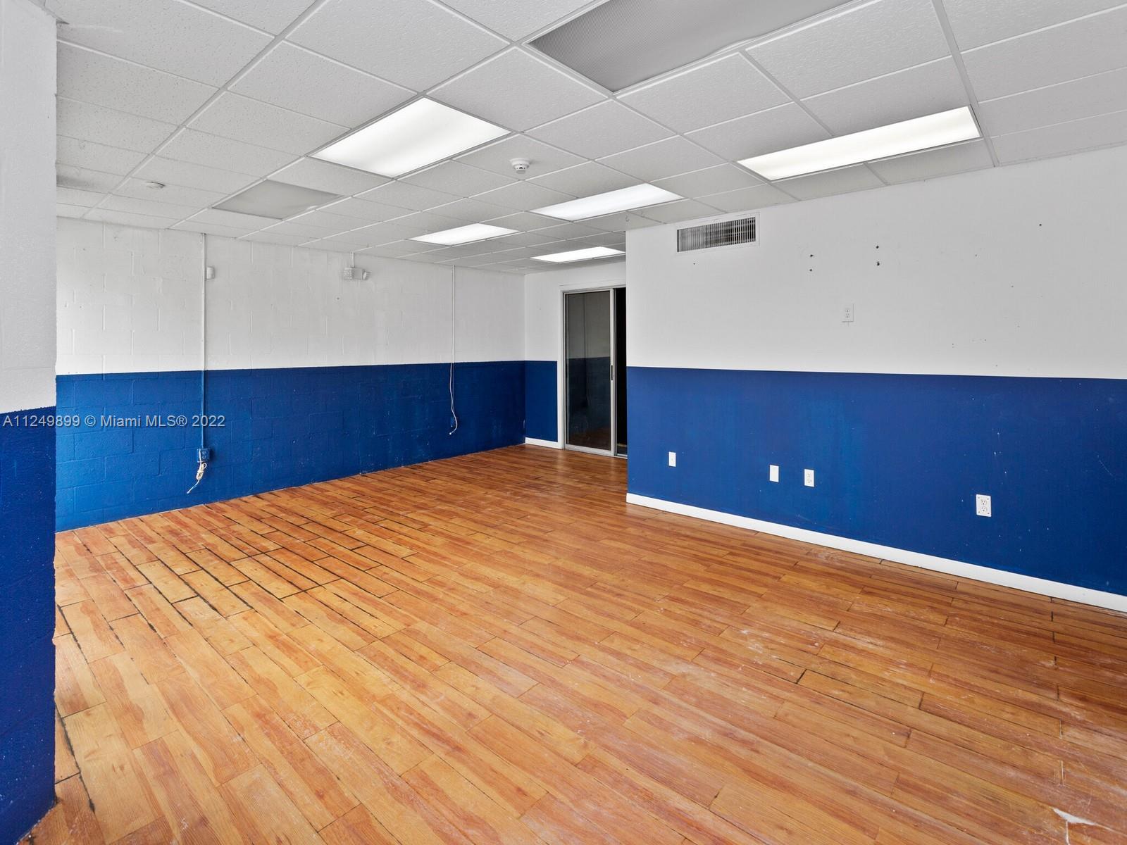 See details 10-13 / sq. ft. $ 2022-11-22 0 Photo