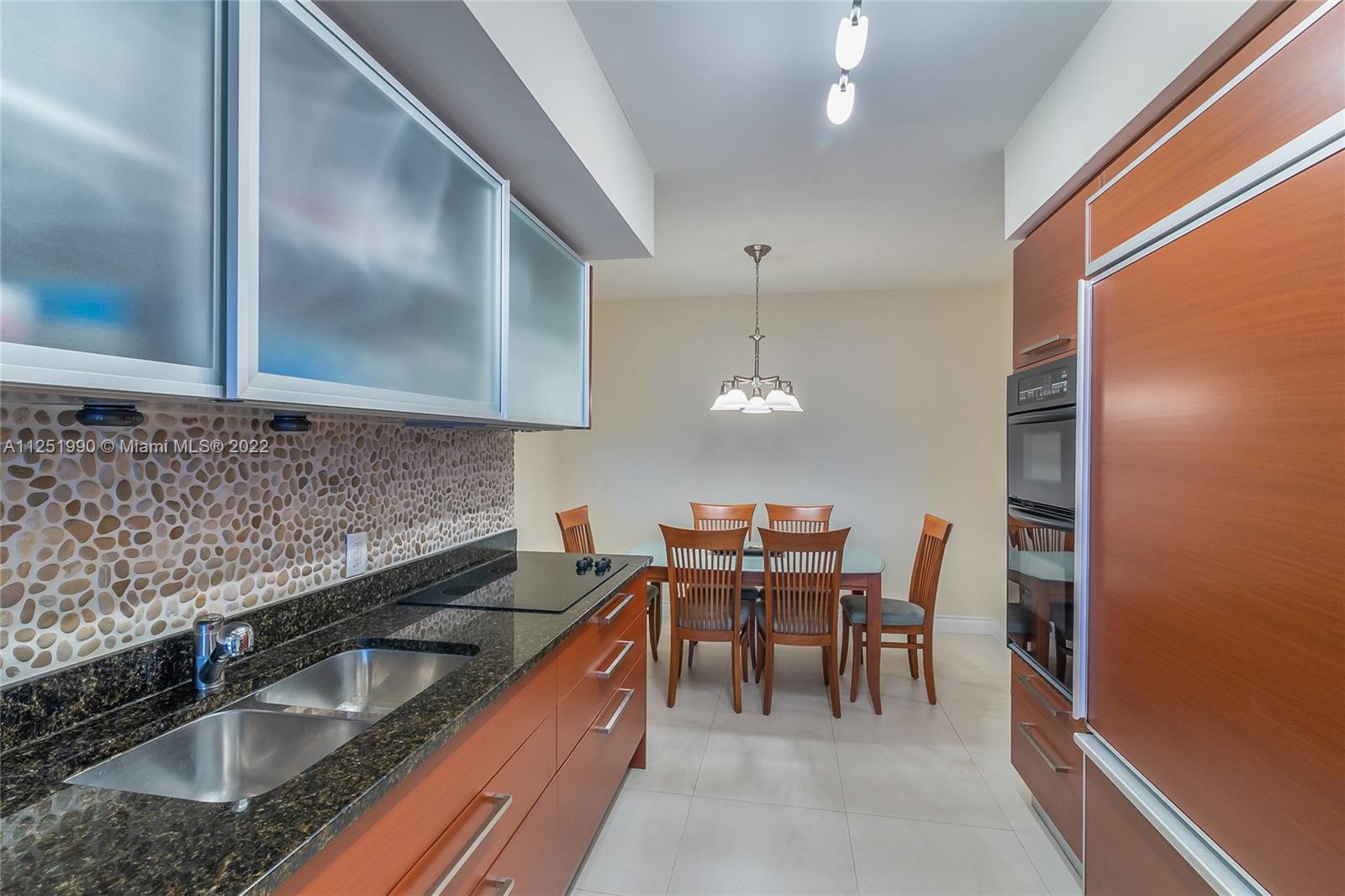 Ver detalles 3503 3 / 3 1841 sq. ft. $ 2022-08-04 0 foto