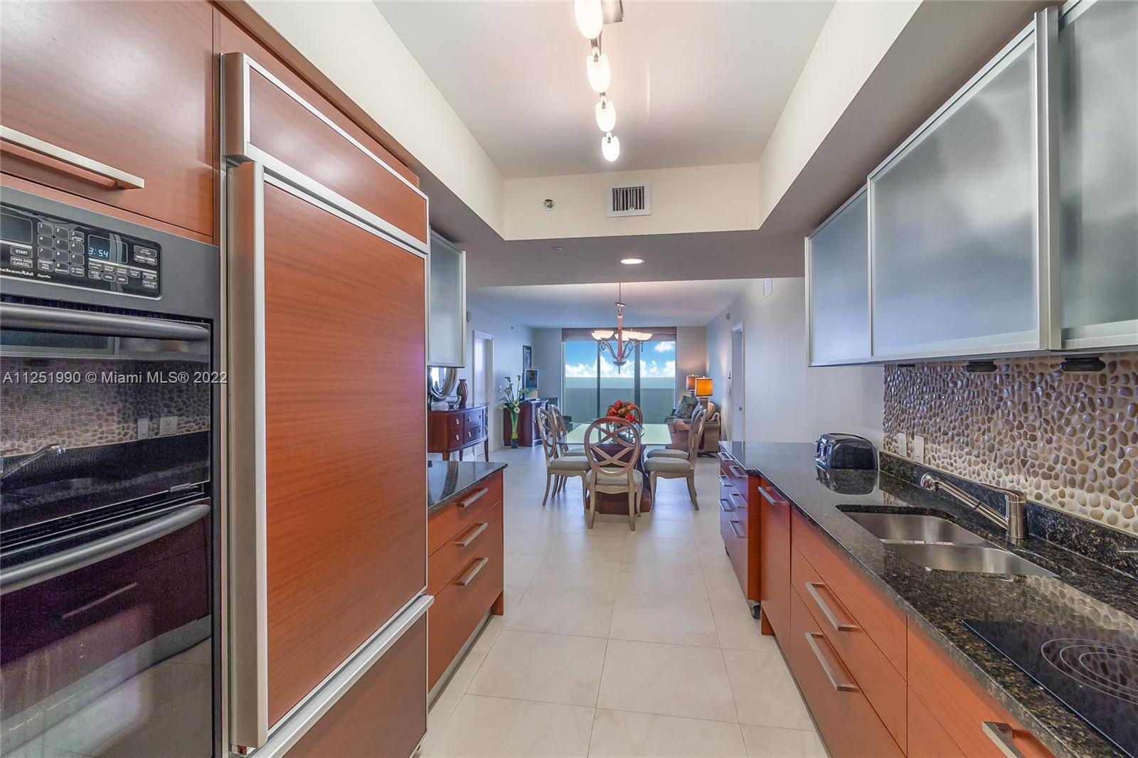 Ver detalles 3503 3 / 3 1841 sq. ft. $ 2022-08-04 0 foto
