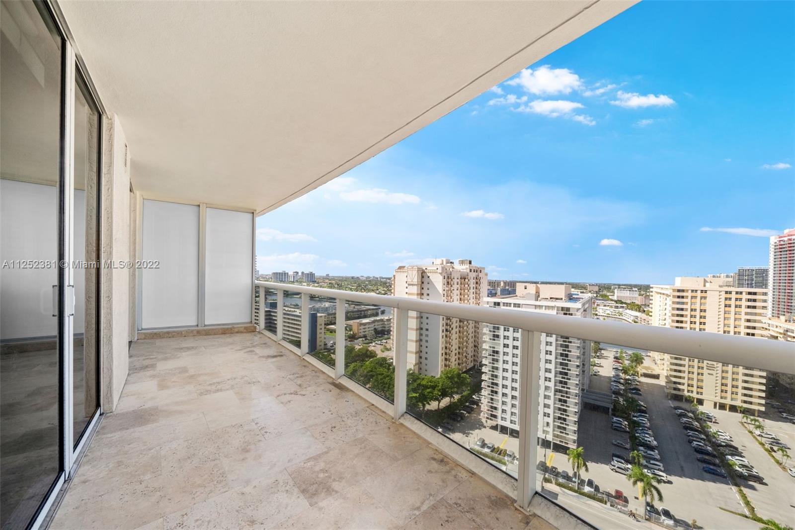 Ver detalles 1807 3 / 3 1571 sq. ft. $ 2022-08-31 0 foto