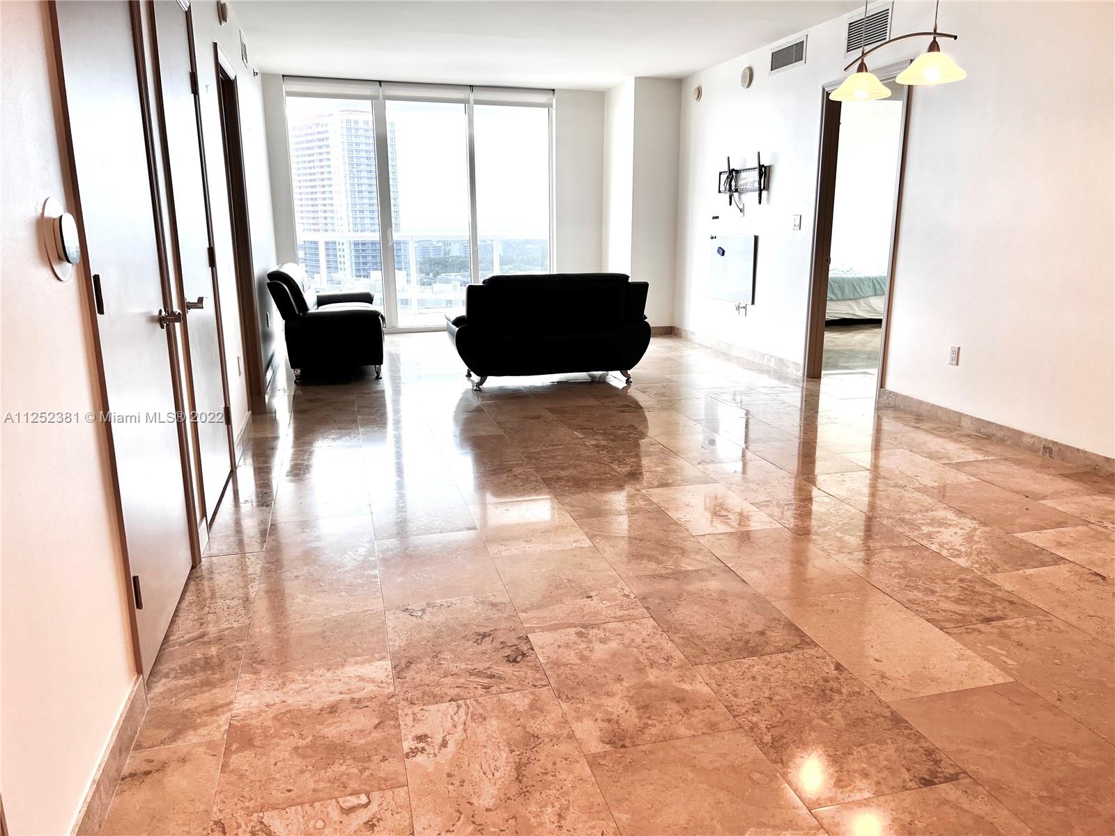 Ver detalles 1807 3 / 3 1571 sq. ft. $ 2022-08-31 0 foto