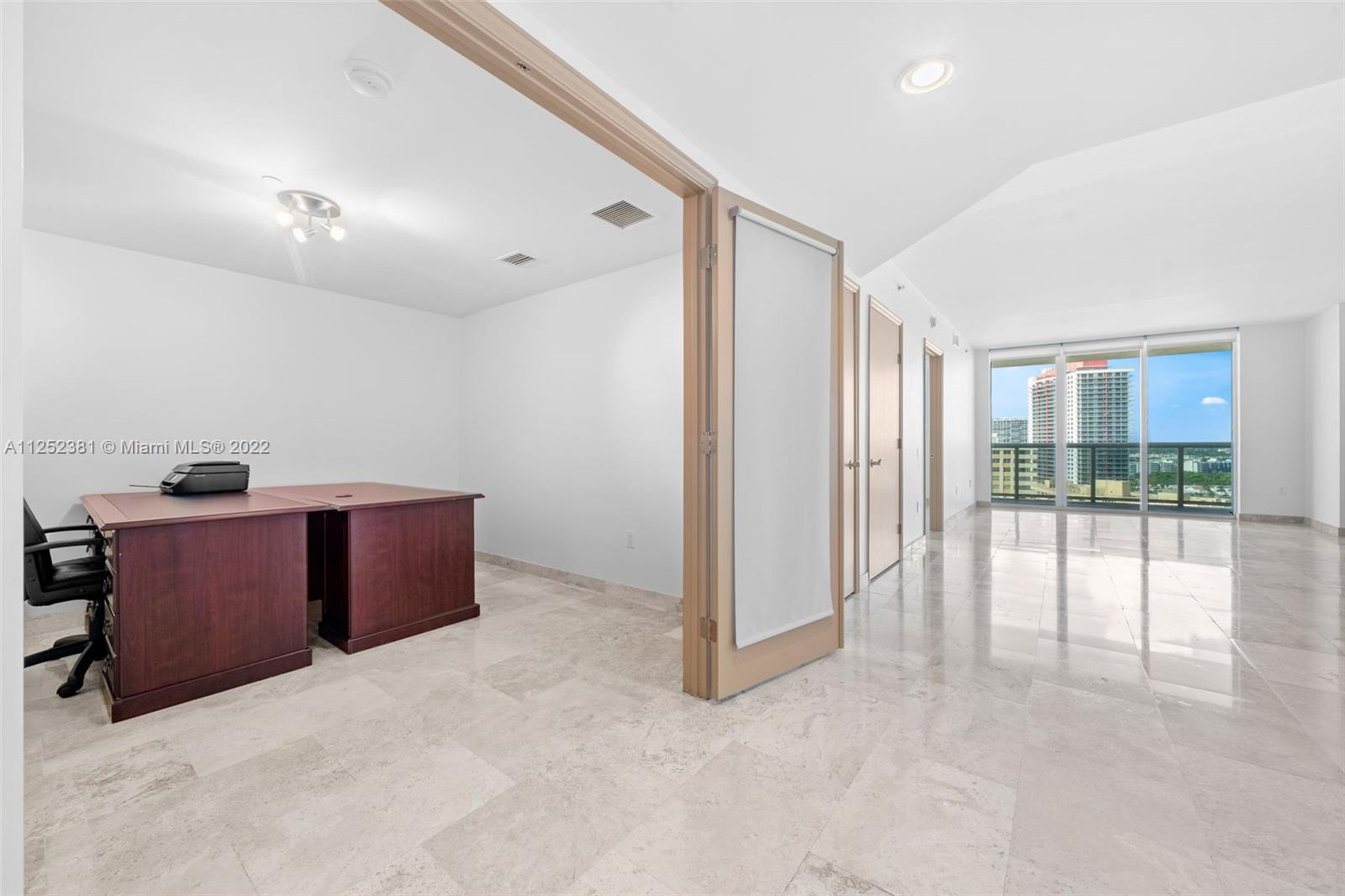 Ver detalles 1807 3 / 3 1571 sq. ft. $ 2022-08-31 0 foto