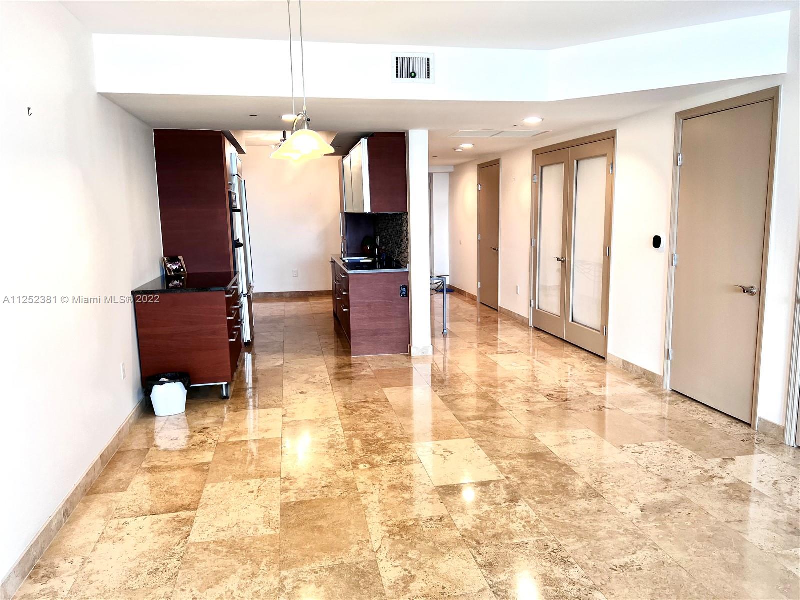 Ver detalles 1807 3 / 3 1571 sq. ft. $ 2022-08-31 0 foto