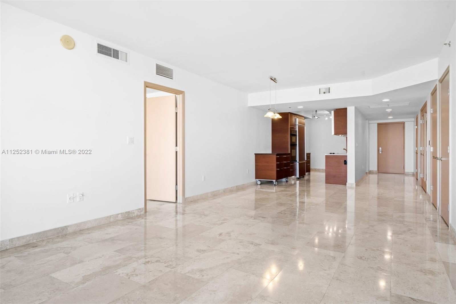 Ver detalles 1807 3 / 3 1571 sq. ft. $ 2022-08-31 0 foto