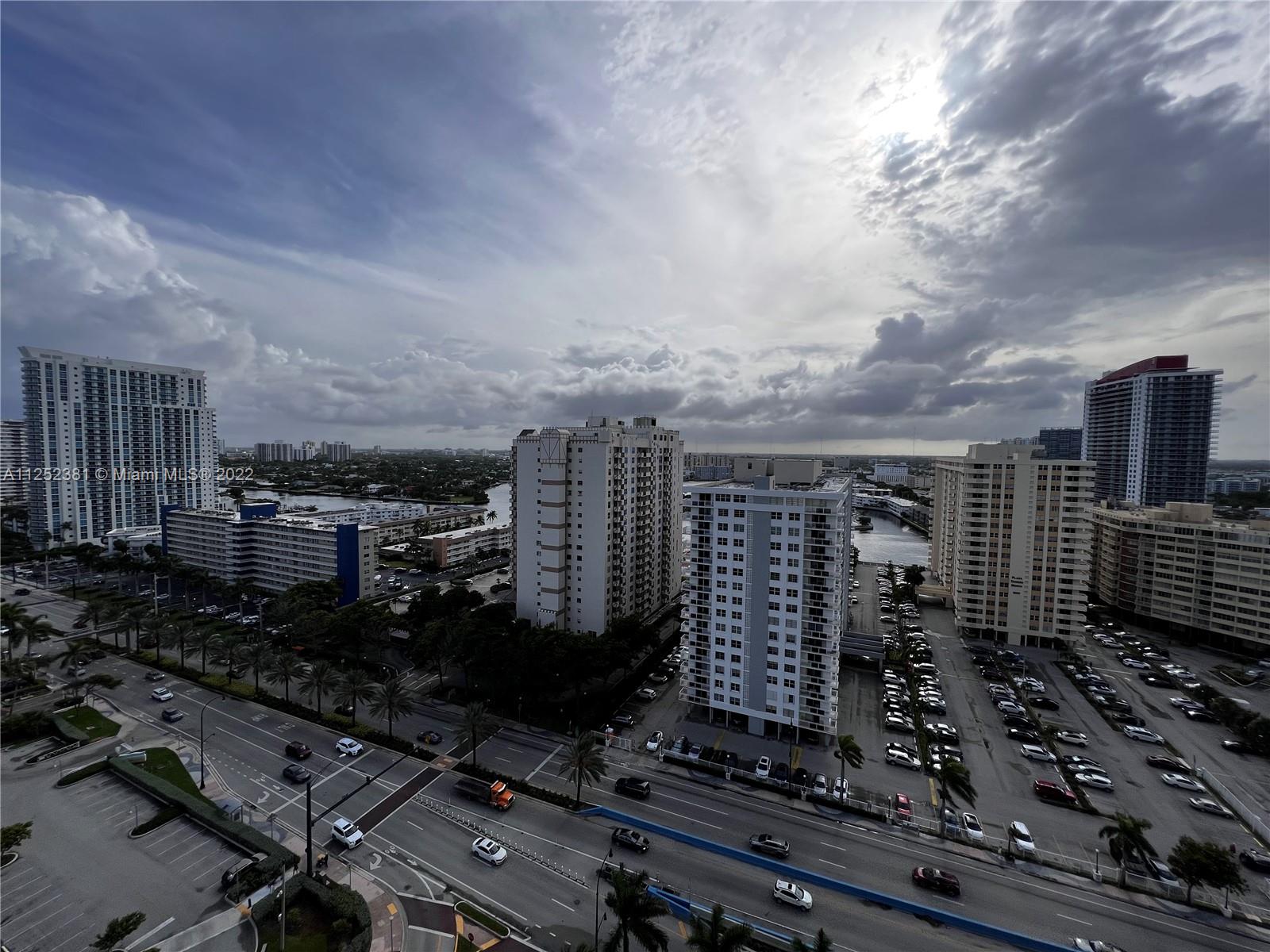 Ver detalles 1807 3 / 3 1571 sq. ft. $ 2022-08-31 0 foto
