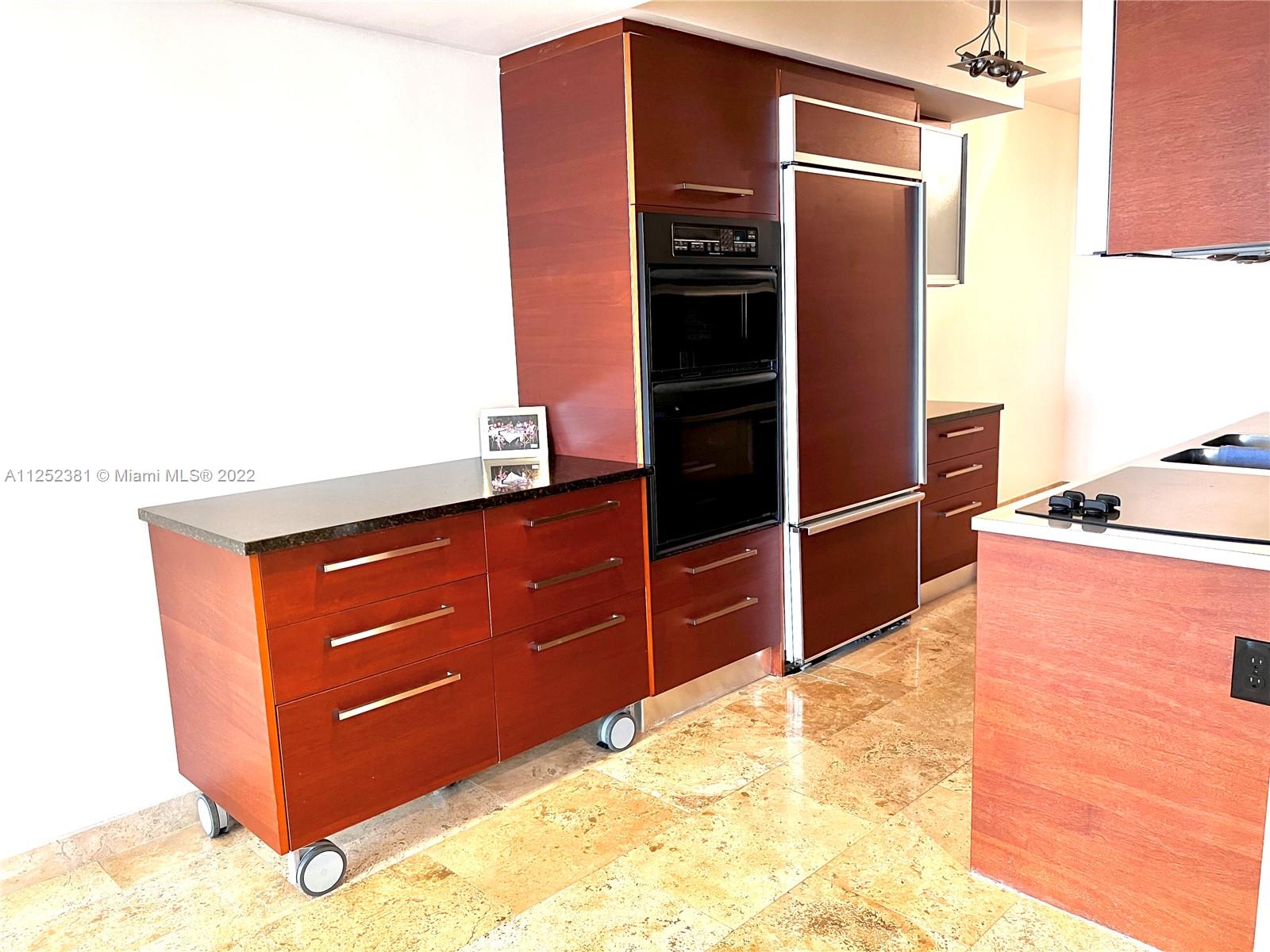 Ver detalles 1807 3 / 3 1571 sq. ft. $ 2022-08-31 0 foto