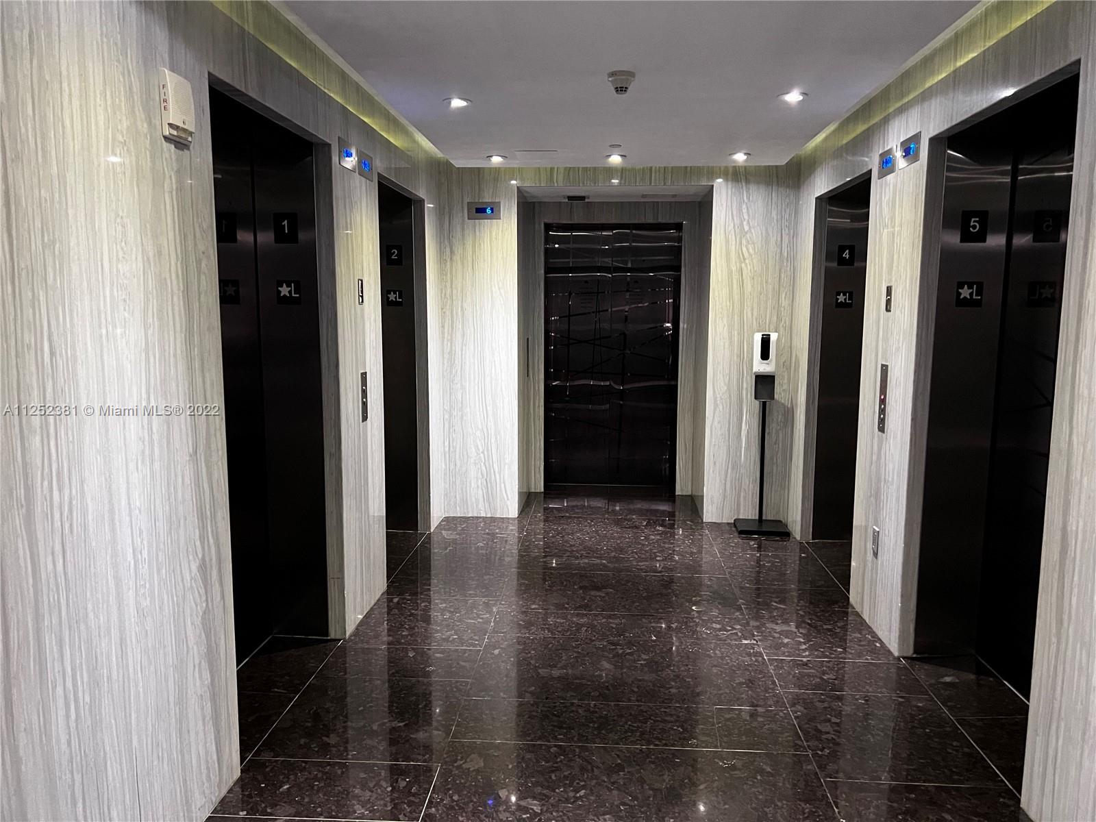 Ver detalles 1807 3 / 3 1571 sq. ft. $ 2022-08-31 0 foto