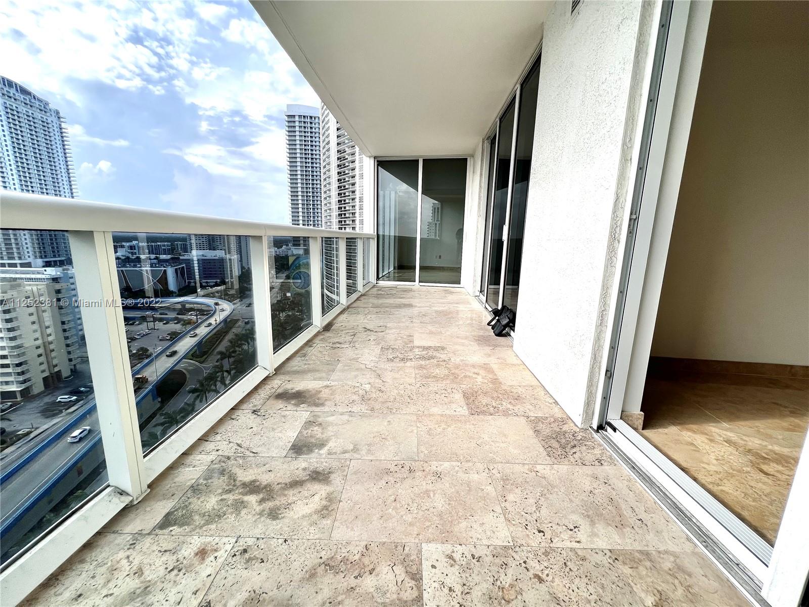 Ver detalles 1807 3 / 3 1571 sq. ft. $ 2022-08-31 0 foto