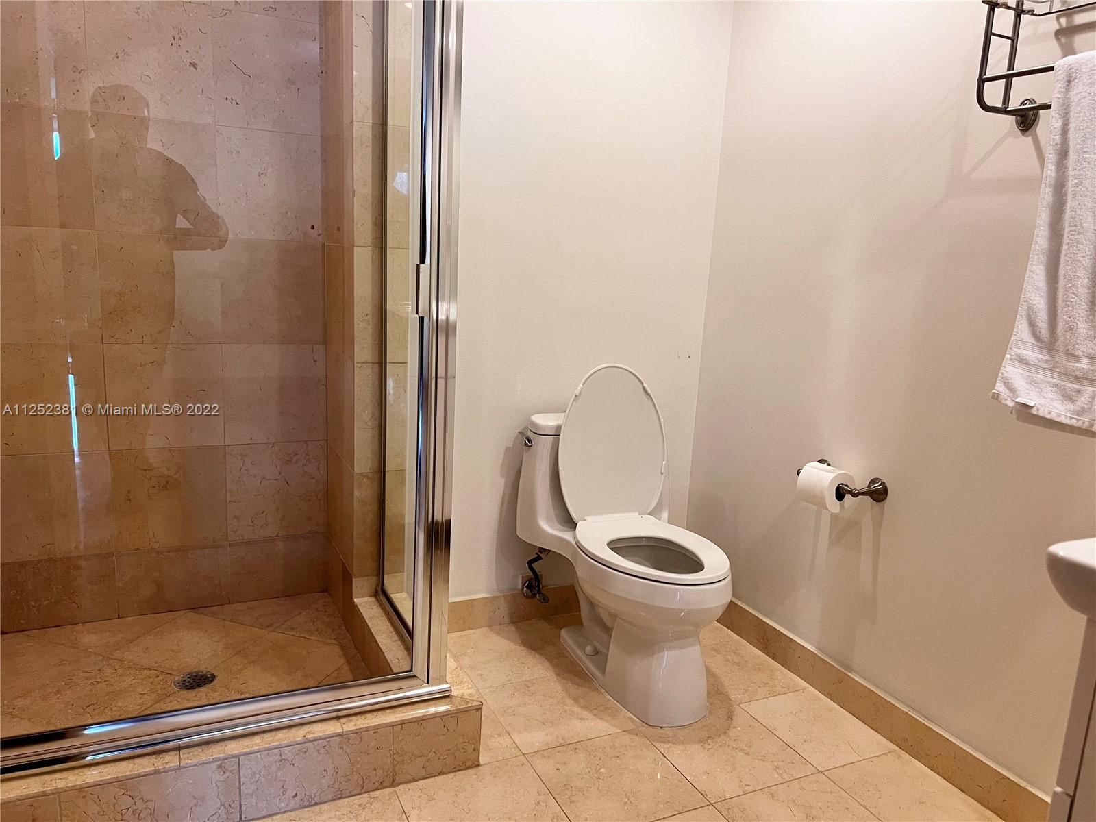 Ver detalles 1807 3 / 3 1571 sq. ft. $ 2022-08-31 0 foto