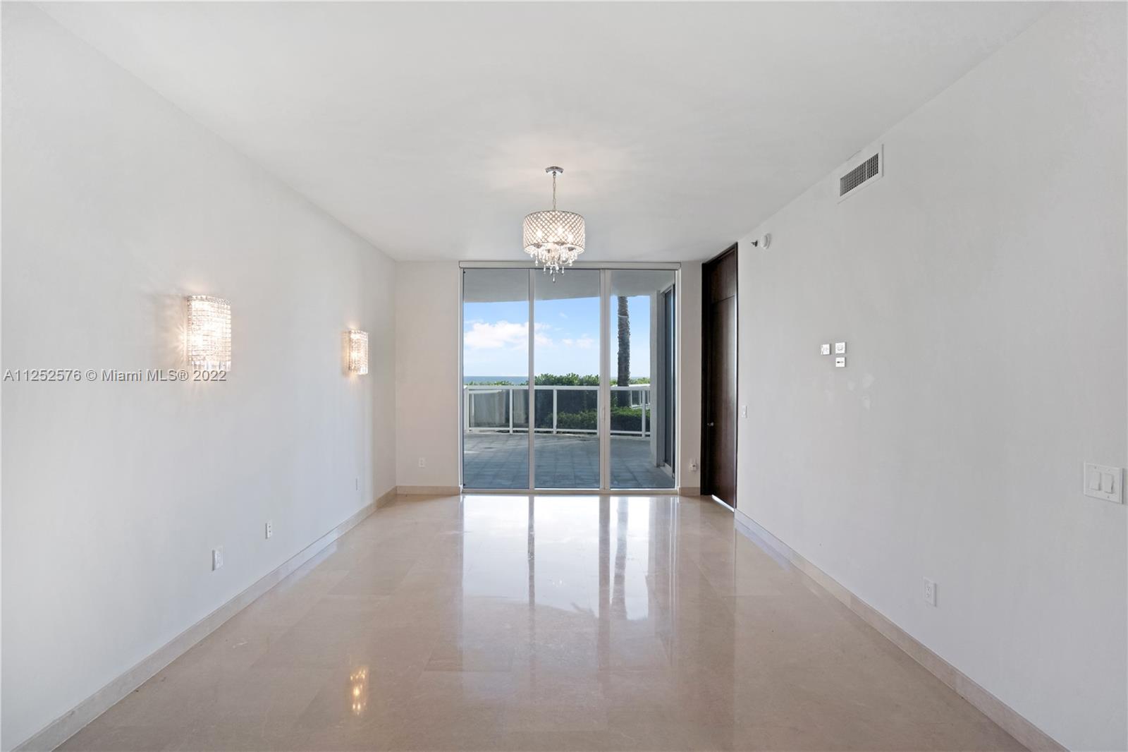 See details 404 3 / 4 2354 sq. ft. $ 2022-08-05 0 Photo