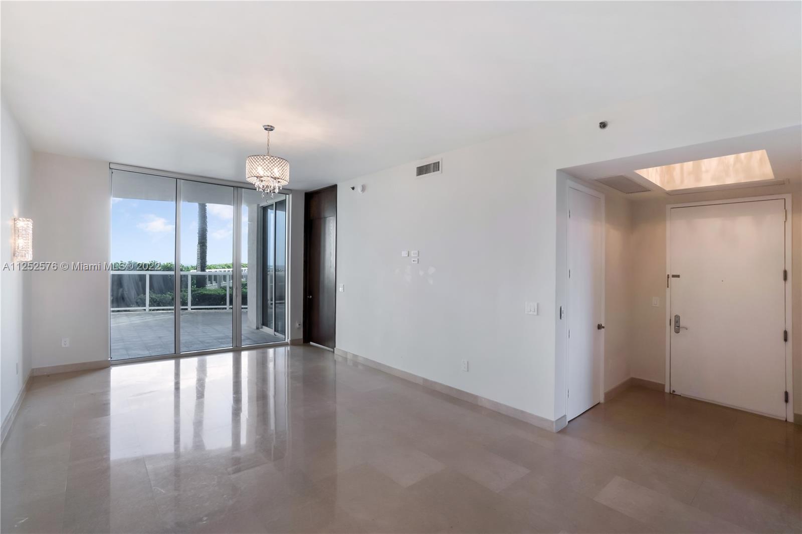 See details 404 3 / 4 2354 sq. ft. $ 2022-08-05 0 Photo