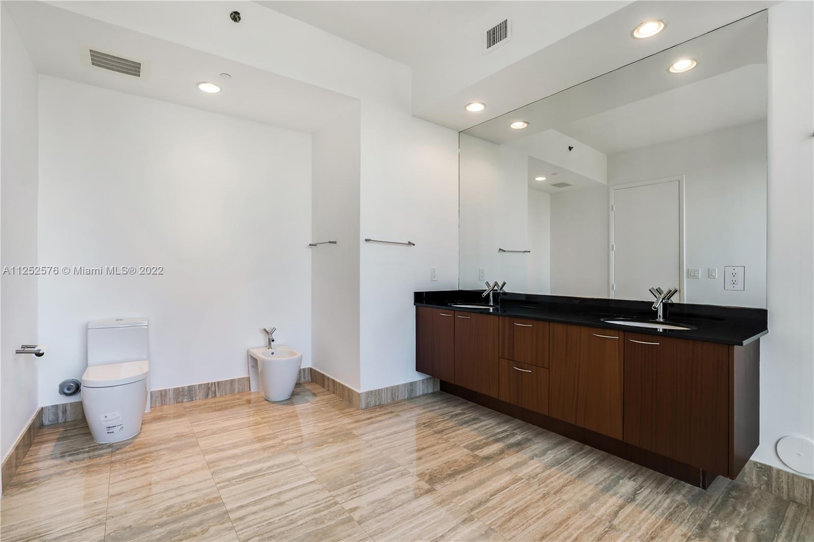 See details 404 3 / 4 2354 sq. ft. $ 2022-08-05 0 Photo