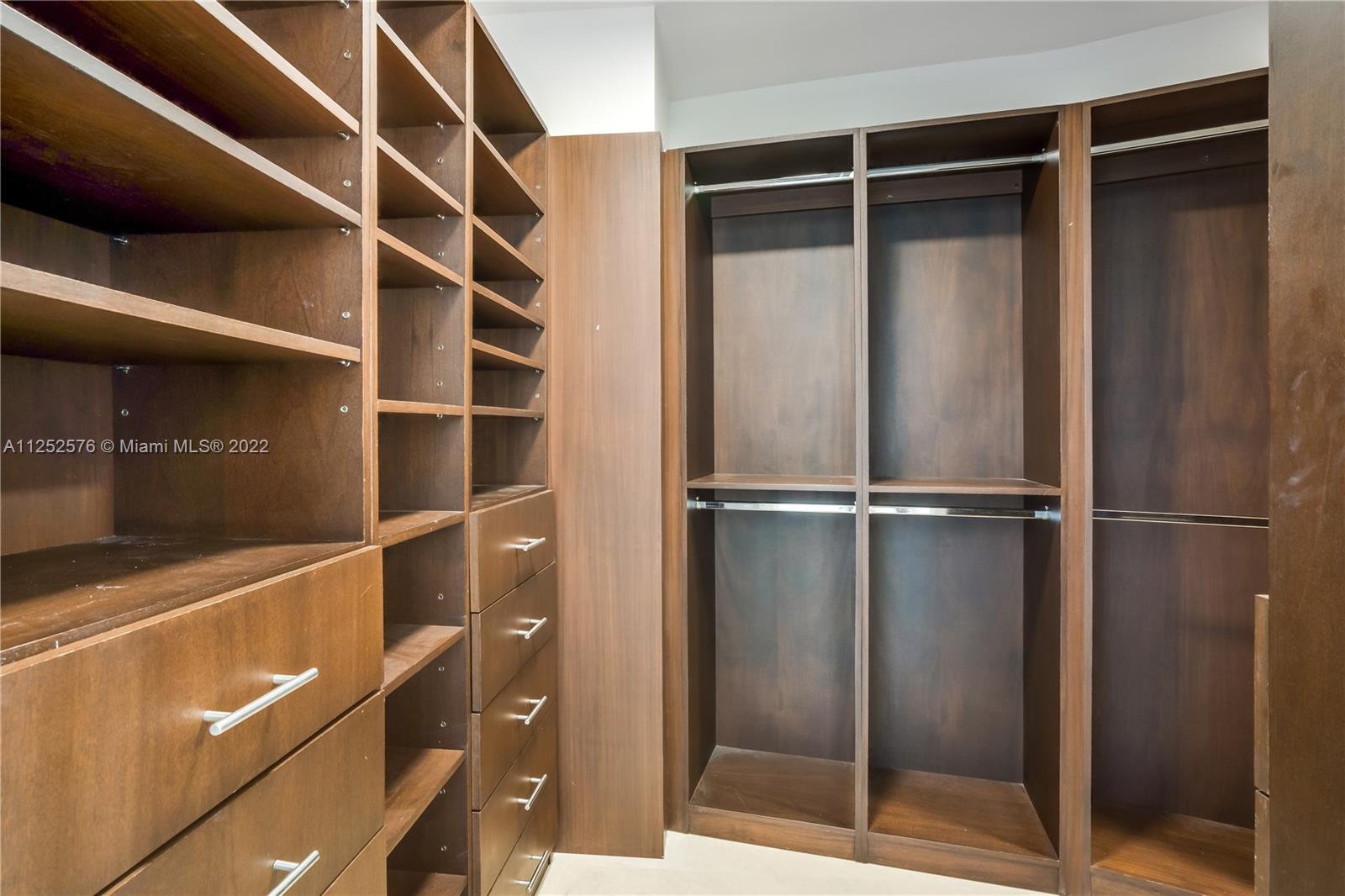 See details 404 3 / 4 2354 sq. ft. $ 2022-08-05 0 Photo