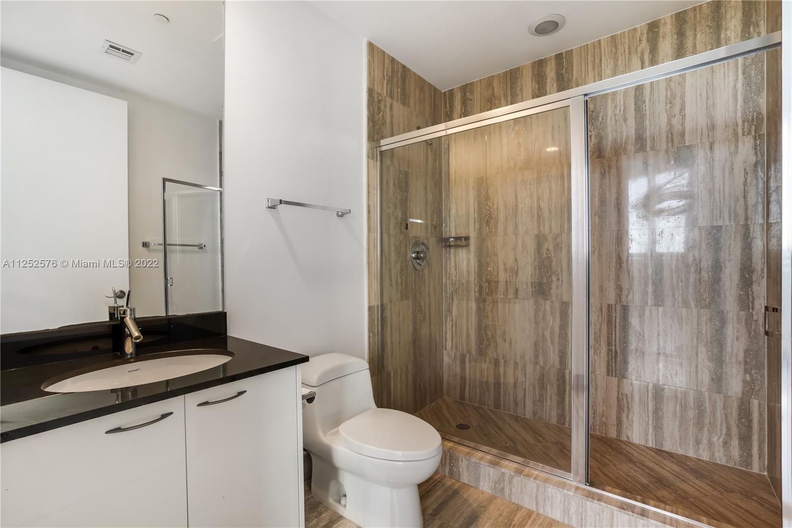 See details 404 3 / 4 2354 sq. ft. $ 2022-08-05 0 Photo
