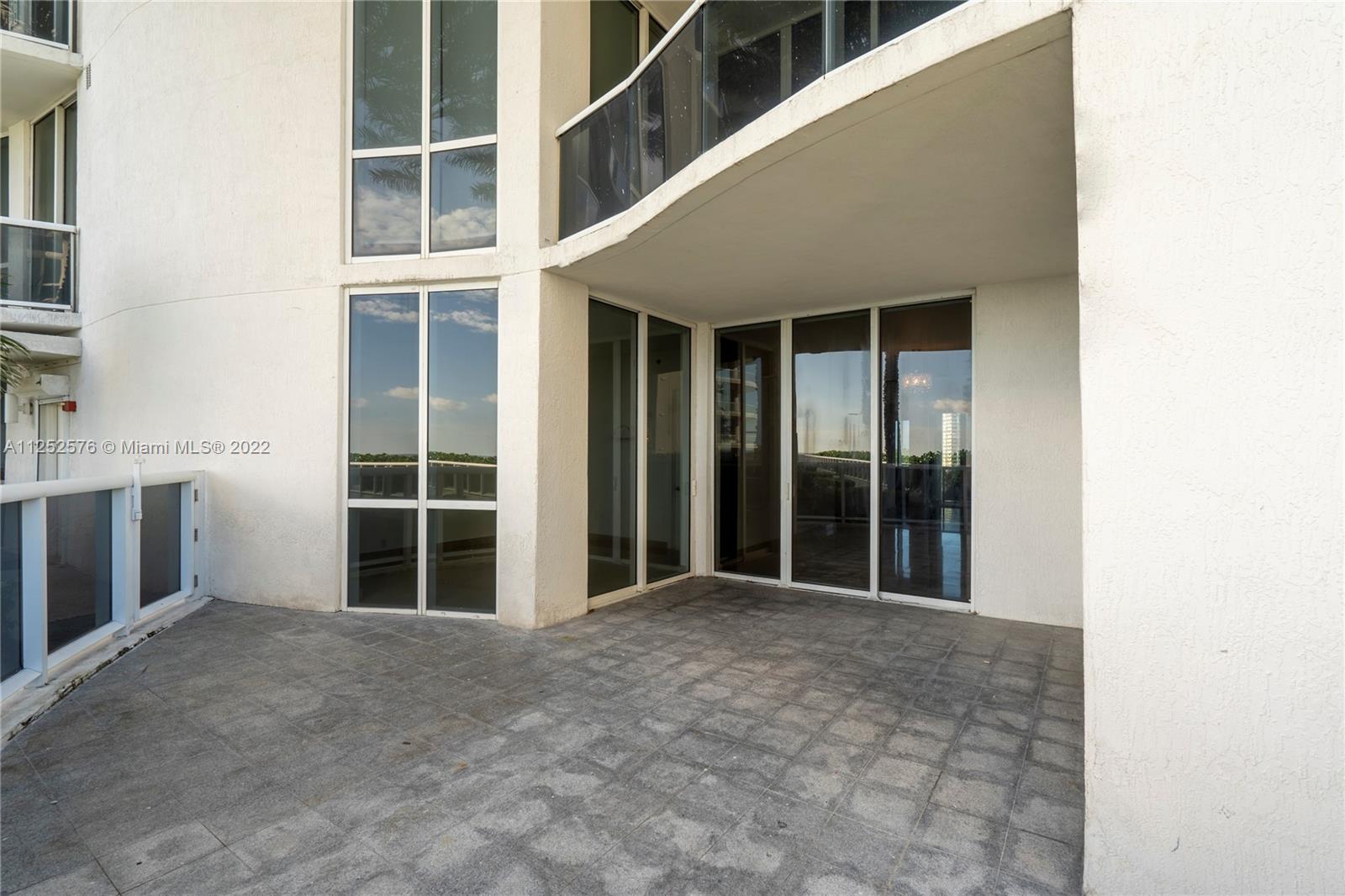 See details 404 3 / 4 2354 sq. ft. $ 2022-08-05 0 Photo