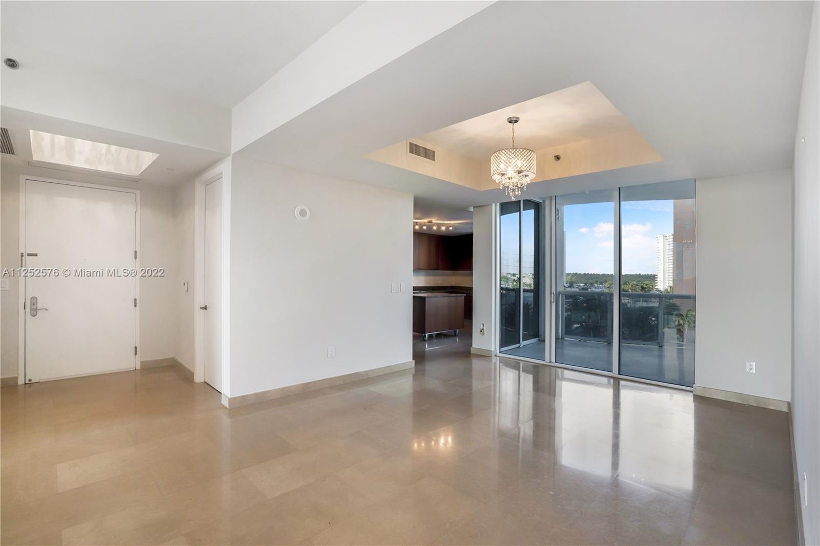 See details 404 3 / 4 2354 sq. ft. $ 2022-08-05 0 Photo