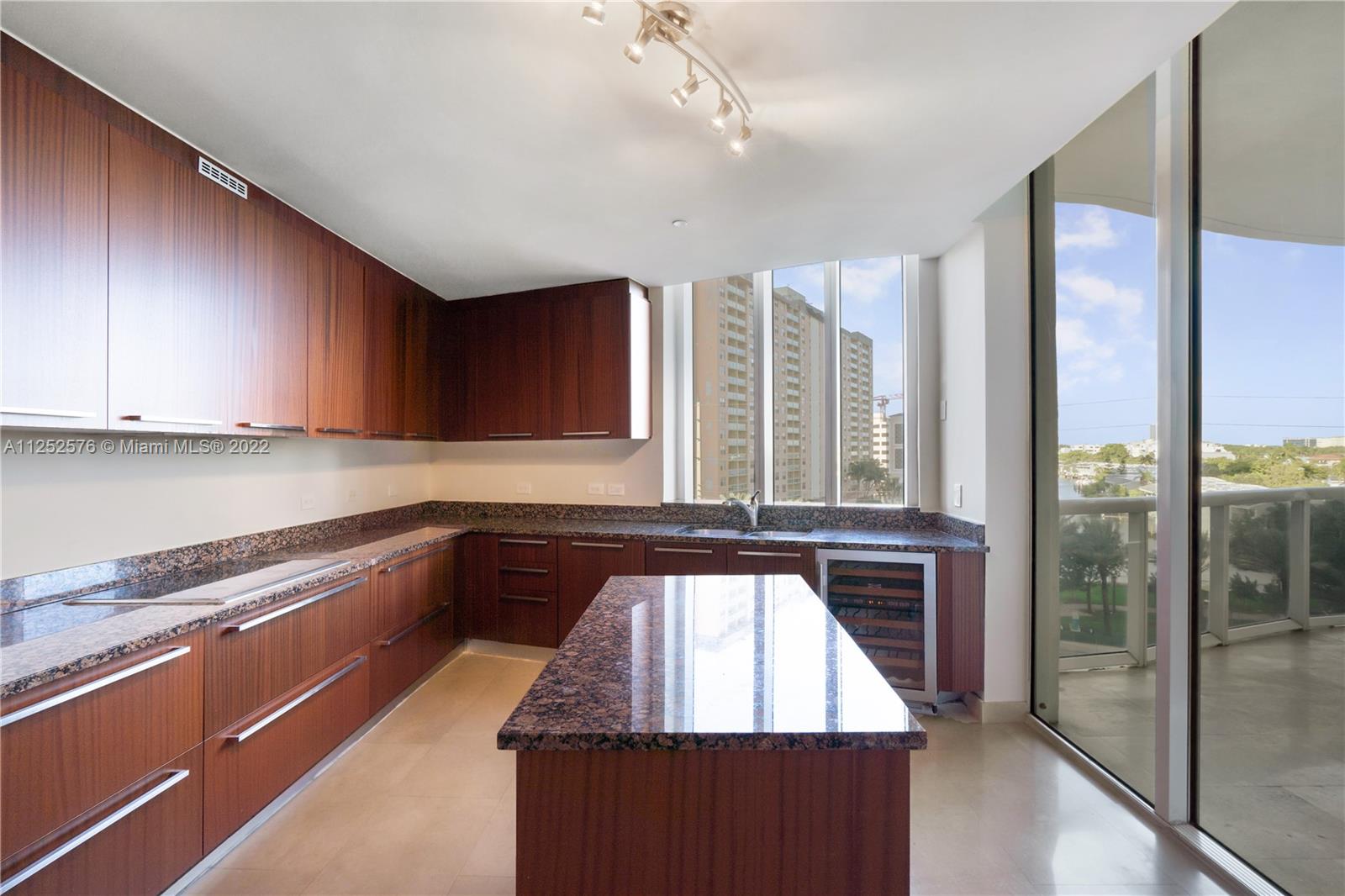 See details 404 3 / 4 2354 sq. ft. $ 2022-08-05 0 Photo