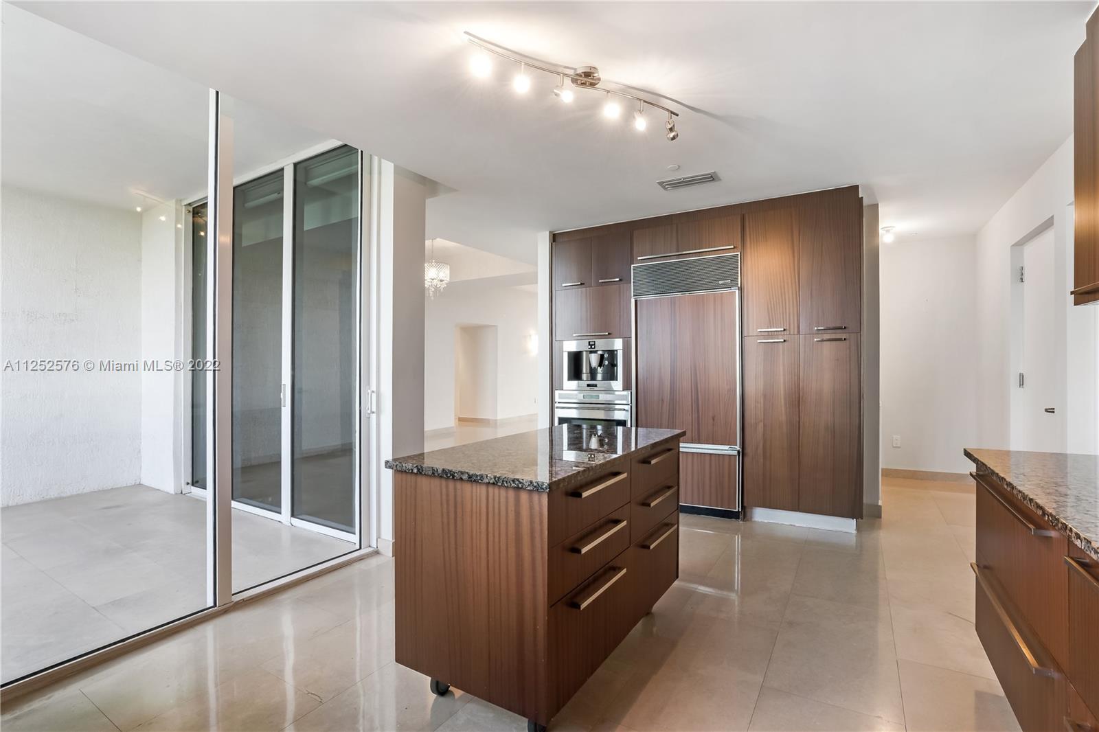 See details 404 3 / 4 2354 sq. ft. $ 2022-08-05 0 Photo