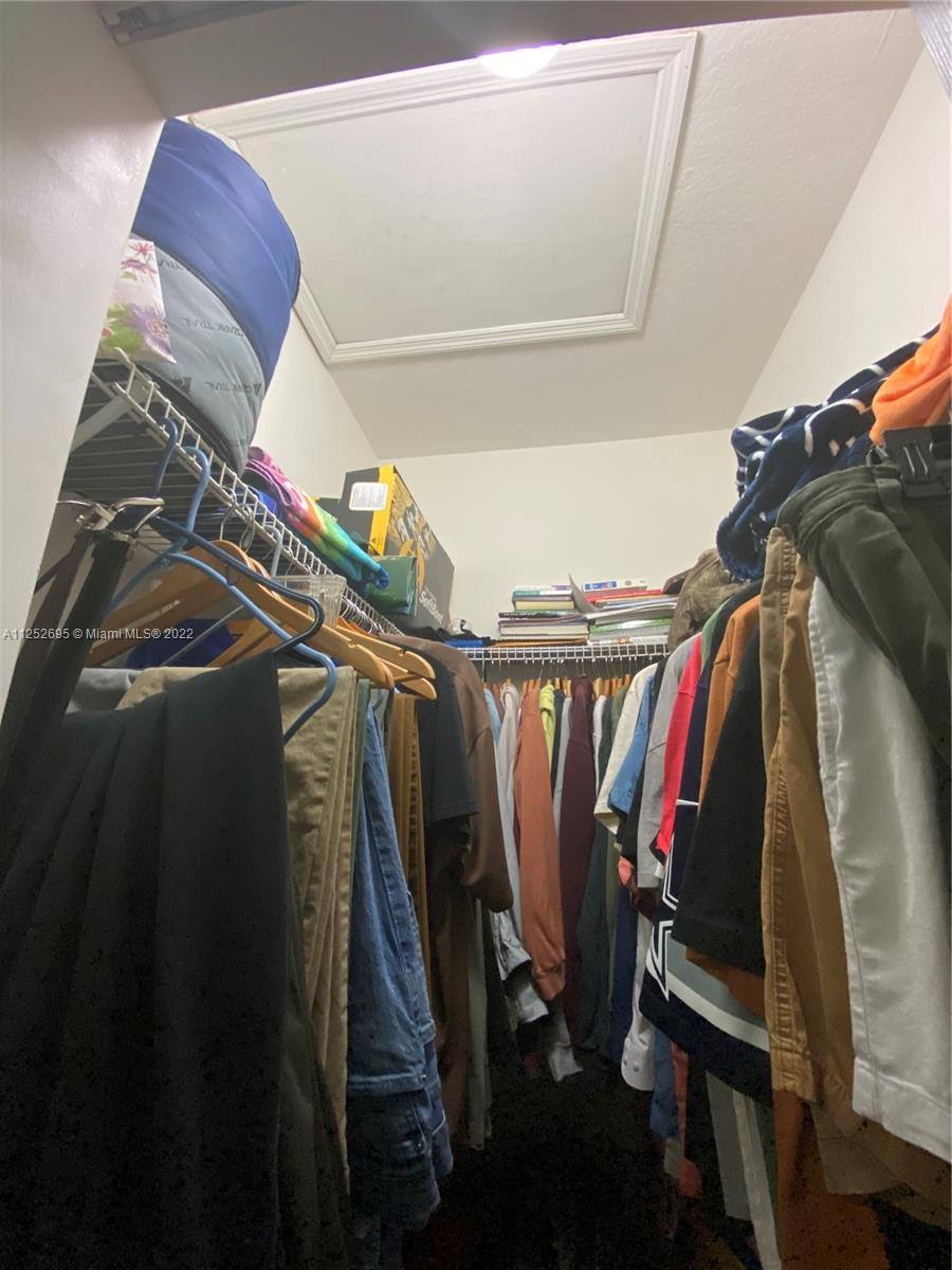 See details / 2715 sq. ft. $ 2022-11-23 0 Photo