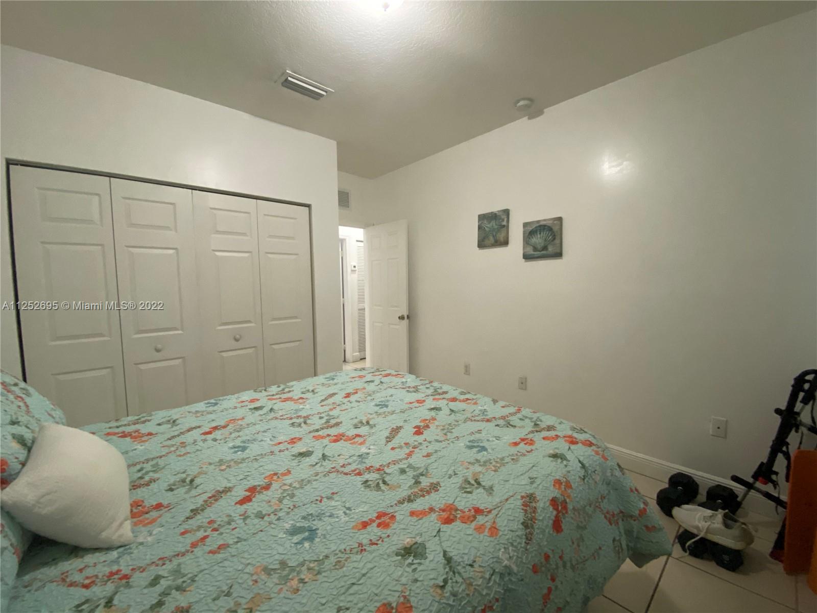 See details / 2715 sq. ft. $ 2022-11-23 0 Photo