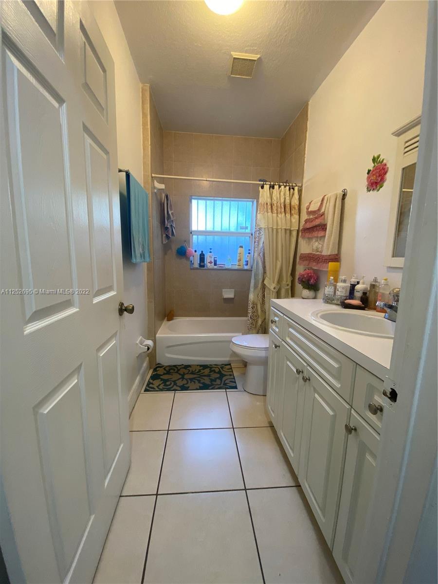 See details / 2715 sq. ft. $ 2022-11-23 0 Photo