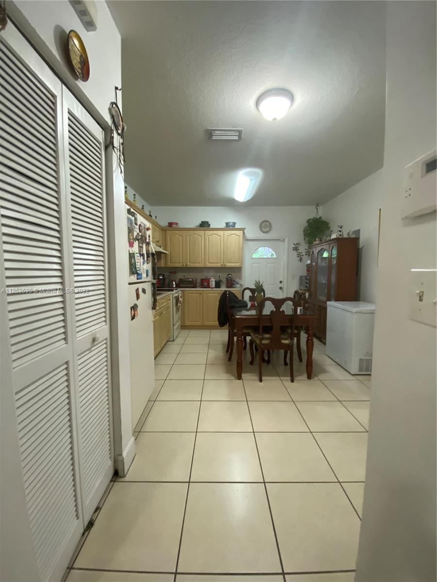 See details / 2715 sq. ft. $ 2022-11-23 0 Photo