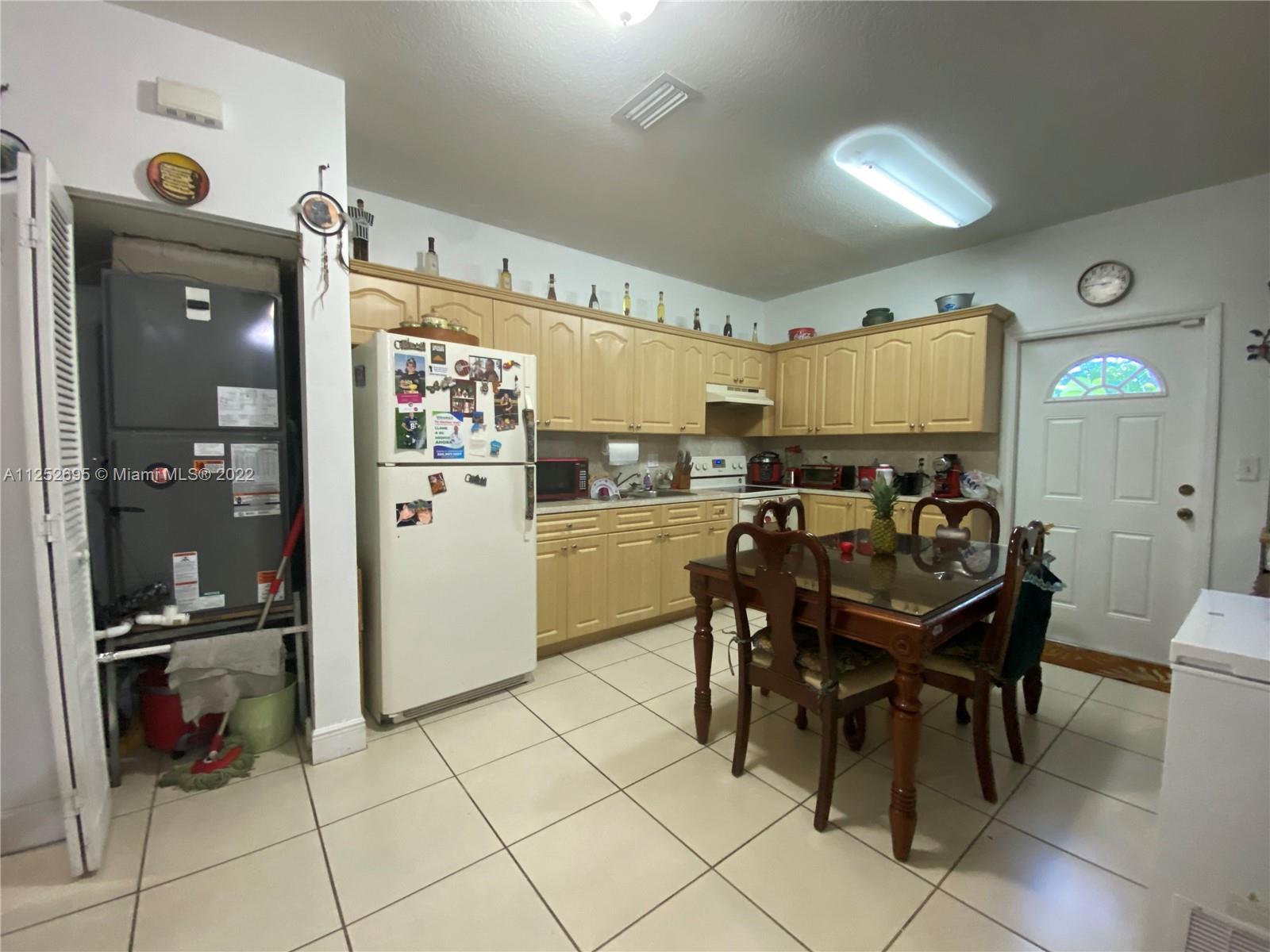 See details / 2715 sq. ft. $ 2022-11-23 0 Photo