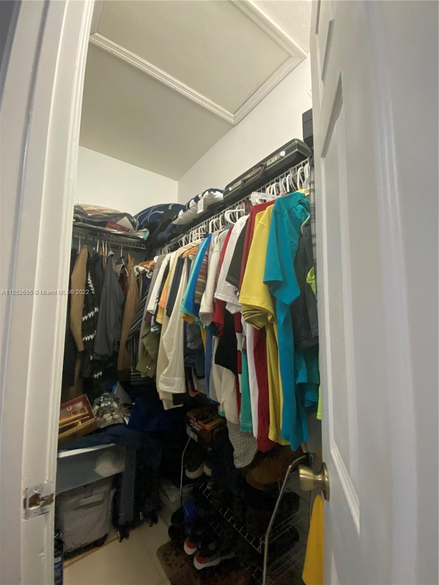 See details / 2715 sq. ft. $ 2022-11-23 0 Photo