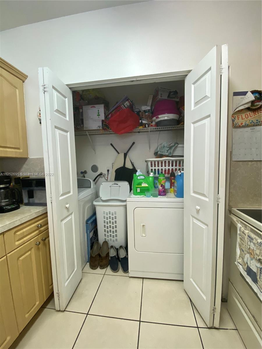 See details / 2715 sq. ft. $ 2022-11-23 0 Photo