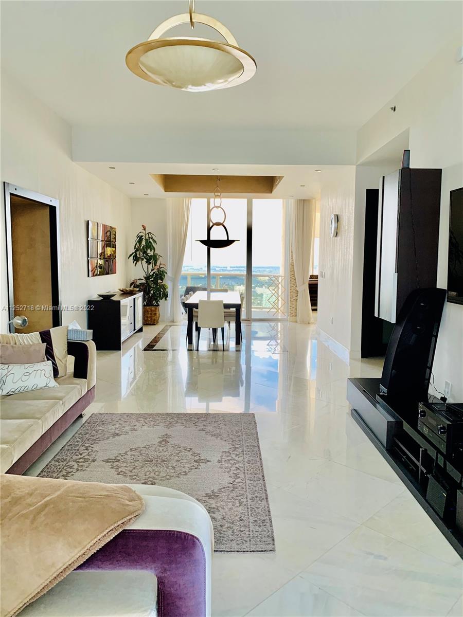 Ver detalles 3806 3 / 4 2558 sq. ft. $ 2022-08-06 0 foto