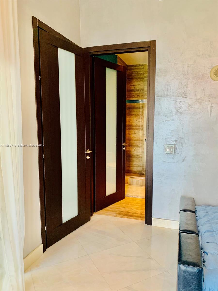 Ver detalles 3806 3 / 4 2558 sq. ft. $ 2022-08-06 0 foto