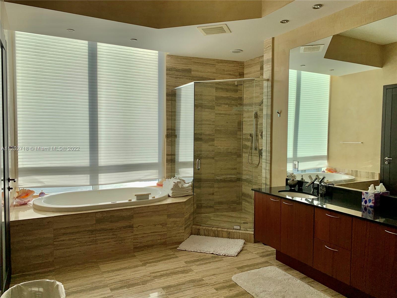 Ver detalles 3806 3 / 4 2558 sq. ft. $ 2022-08-06 0 foto