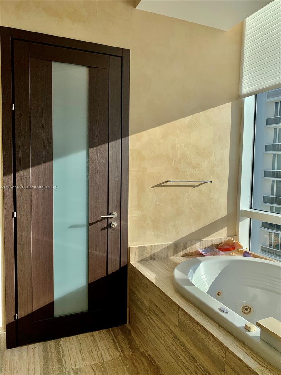 Ver detalles 3806 3 / 4 2558 sq. ft. $ 2022-08-06 0 foto
